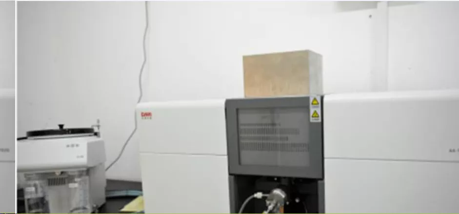 Atomic absorption spectrophotometer