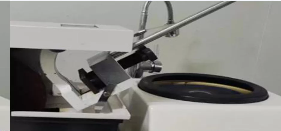 Metallographic cutting machine