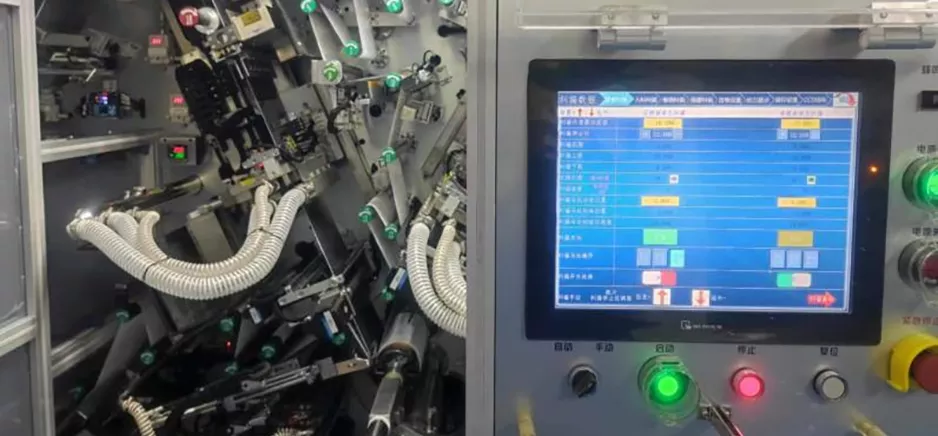 Square cell winding machine